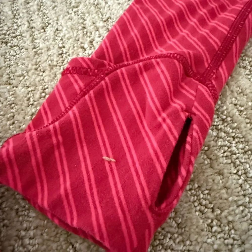 Lululemon Women's Red Striped Workout Top - Picture 5 of 7
